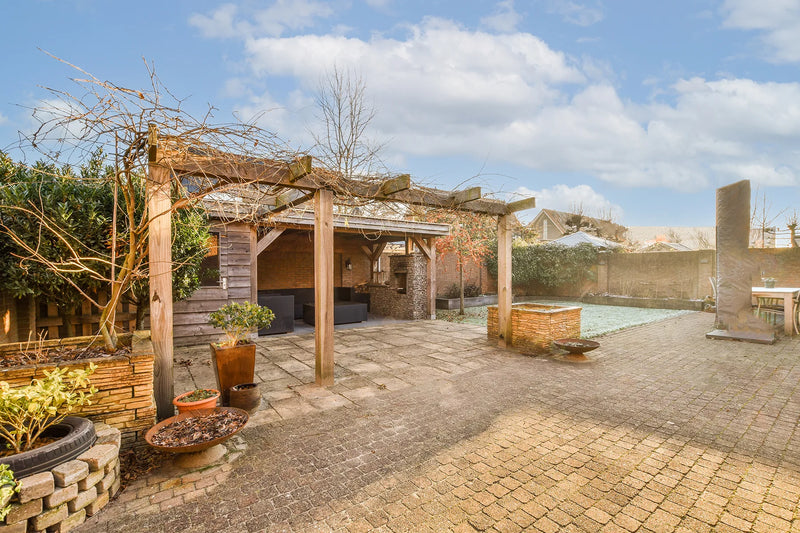 That’s why a pergola is worth it for your garden!