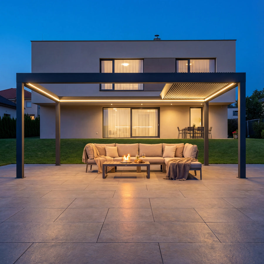SkyPergola SkyInfinity Pro Aluminium-Pergola 4x6m Anthrazit mit LED-Beleuchtung, Terrasse am Abend